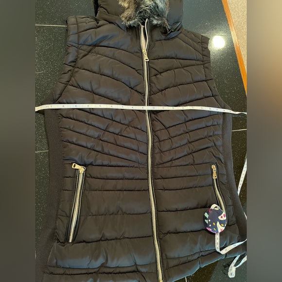 Greenlander Puffer Vest Faux Fur Hood removable Black Womens SZ. Large - Picture 8 of 16